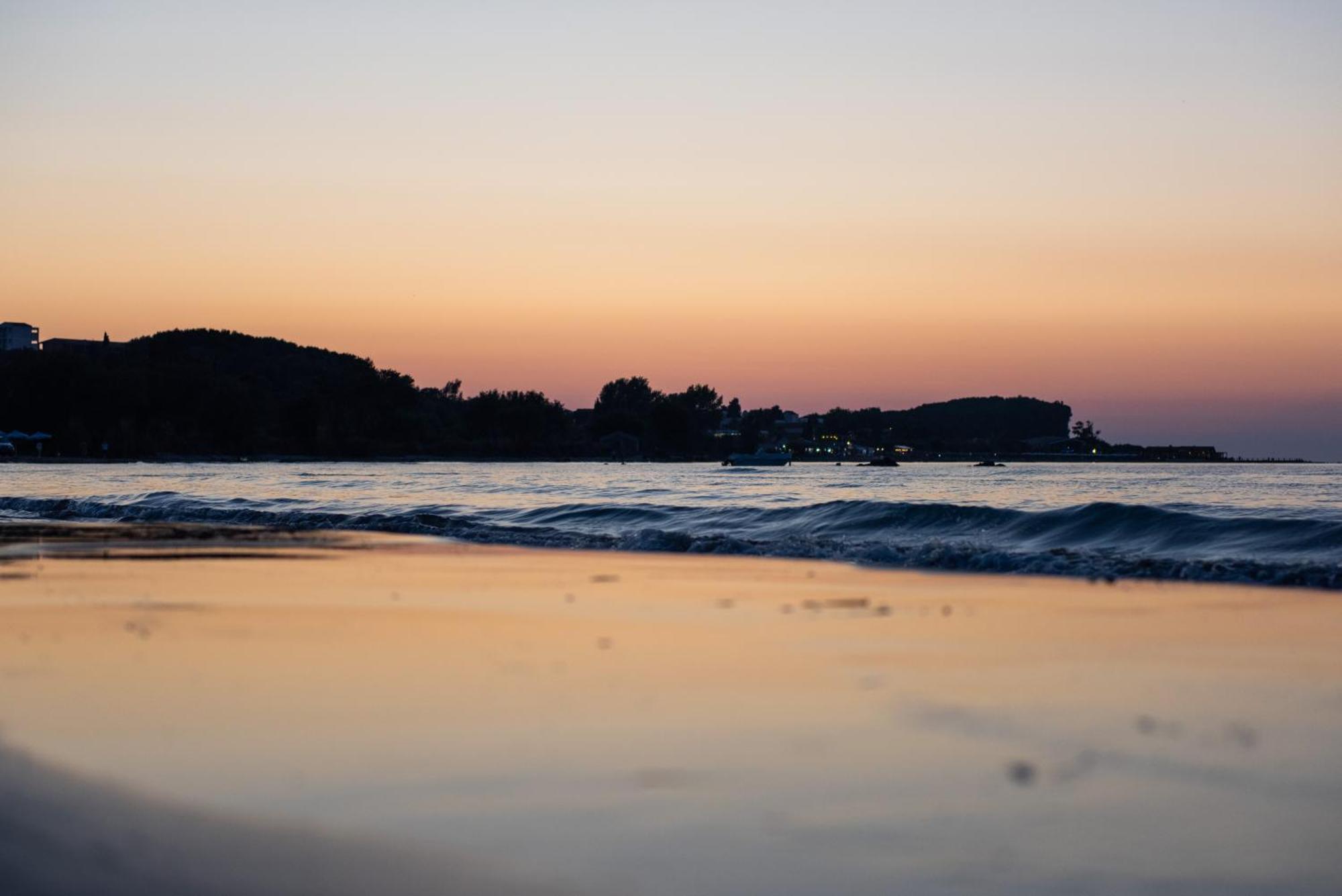 Aphrodite Beach Hotel Corfu โรดา ภายนอก รูปภาพ